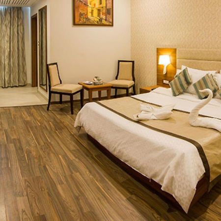 The India Benares Hotel Buitenkant foto