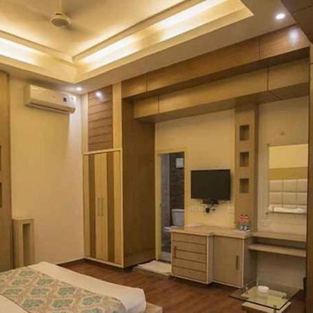 The India Benares Hotel Buitenkant foto